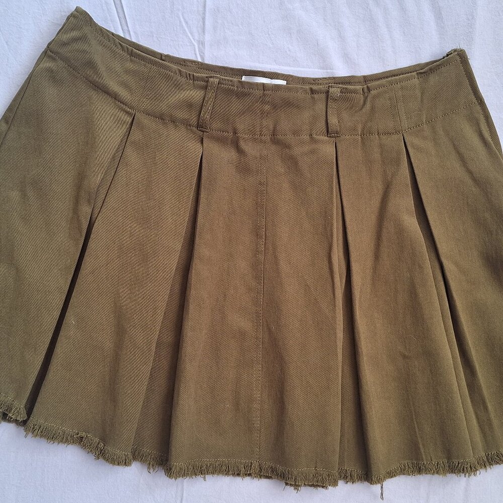 Olive/dark khaki pleated miniskirt with raw hem, size XL, No Comment Brand NWOT